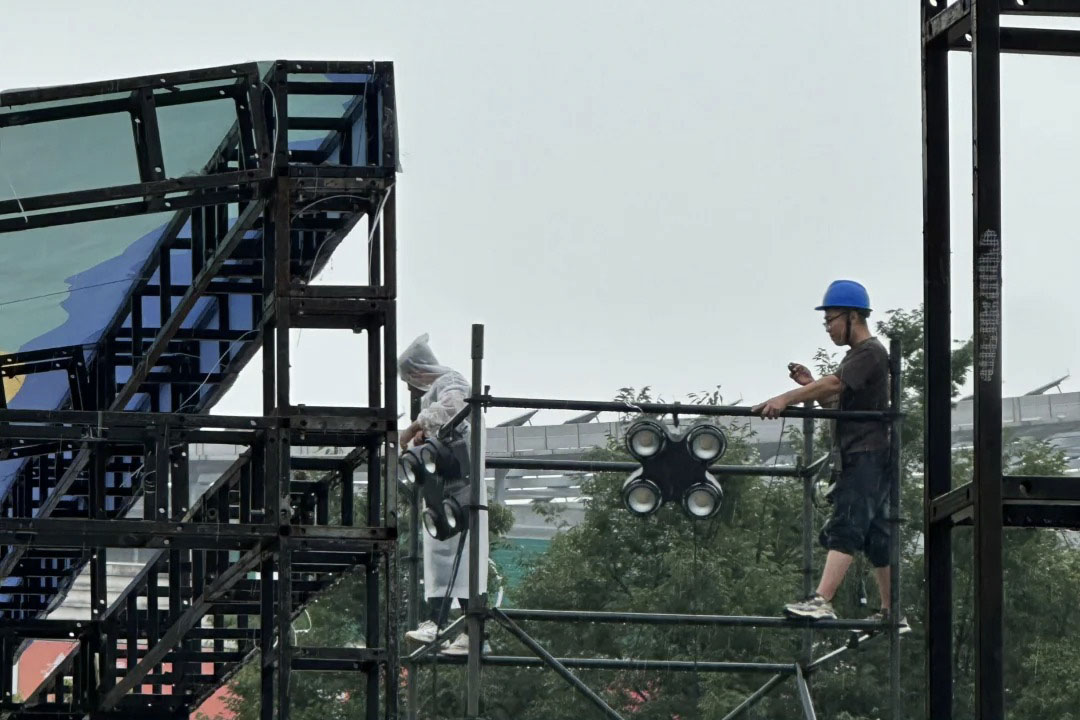 Nhân sự thi công sân khấu