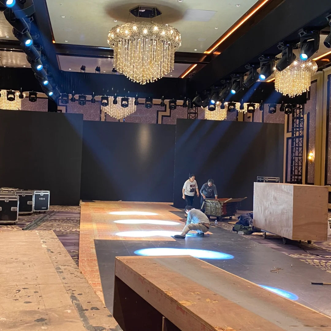 thi công sân khấu