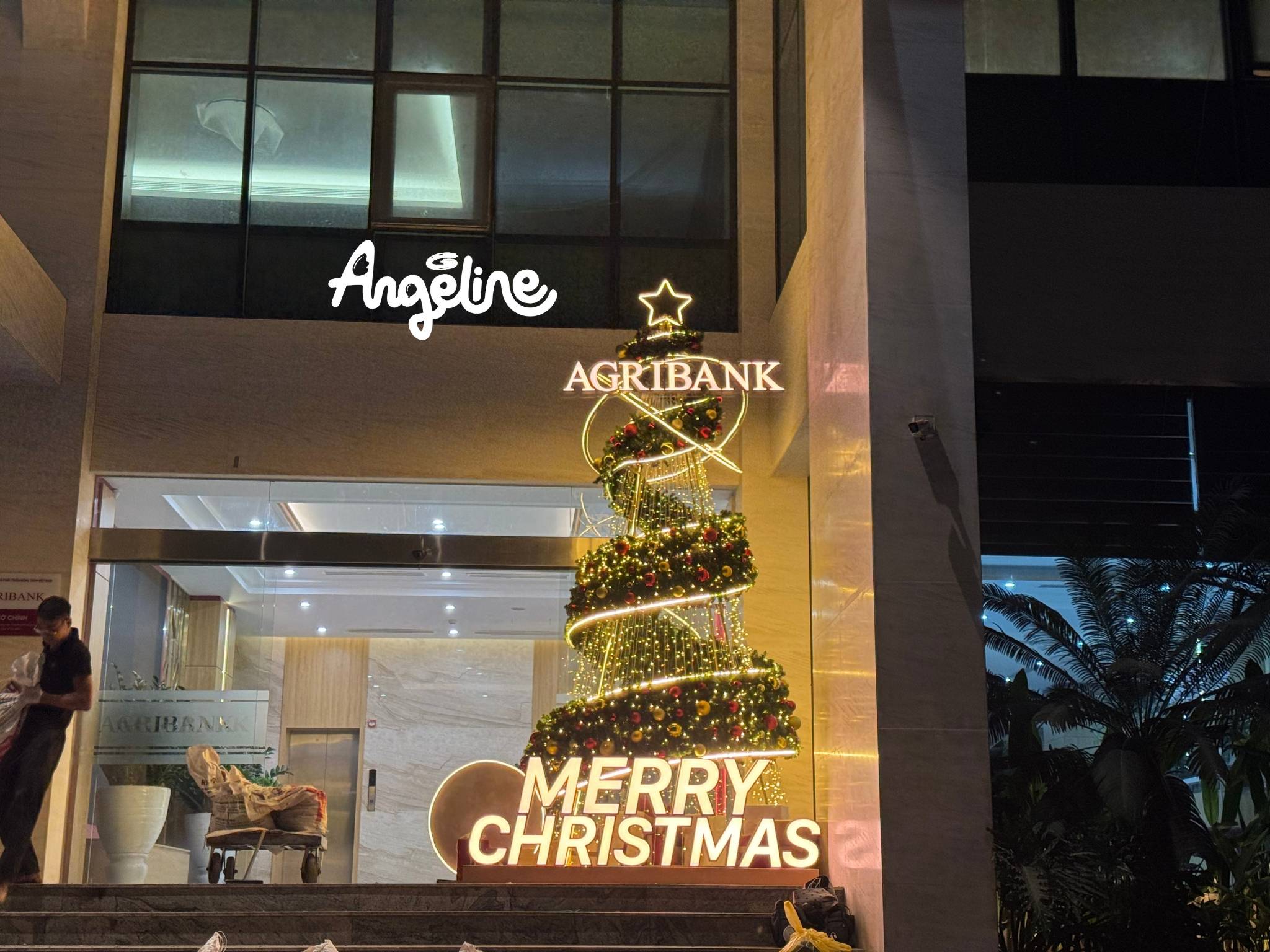 Trang trí giáng sinh 2025 tại agribank láng hạ