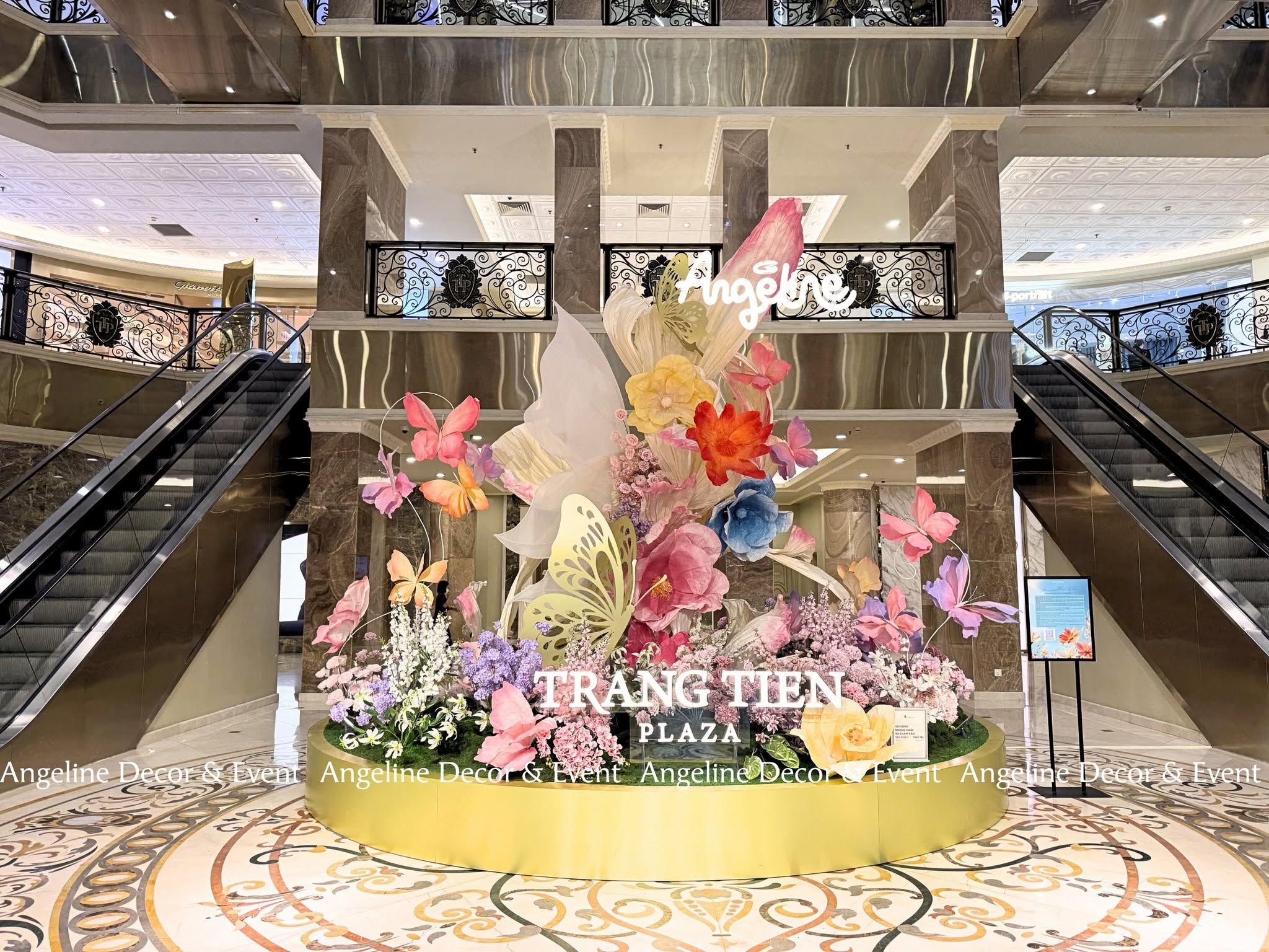 Dự án Chạm Vào Mùa Hoa tại Tràng Tiền Plaza do Xưởng Event sản xuất và thi công