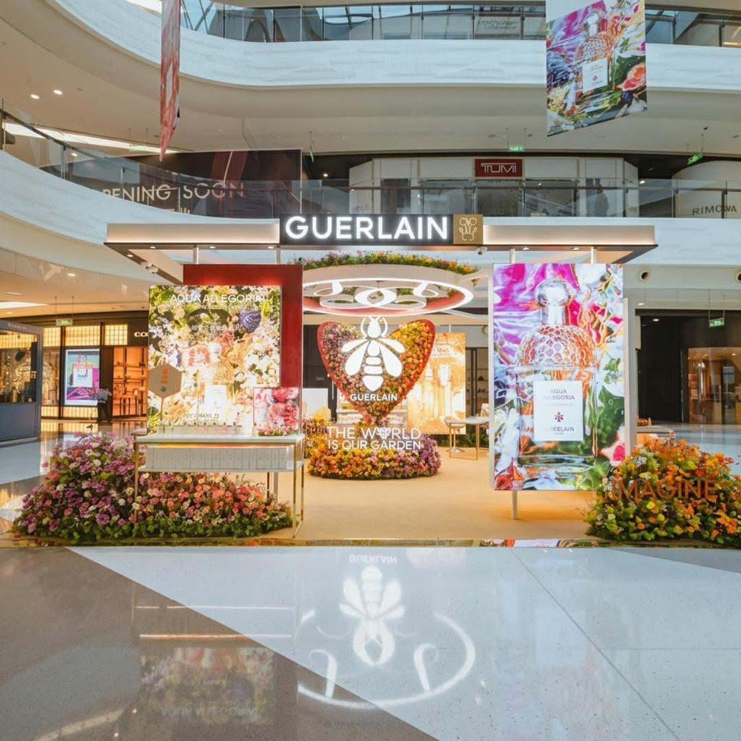 Mẫu gian hàng corner booth có hai mặt mở